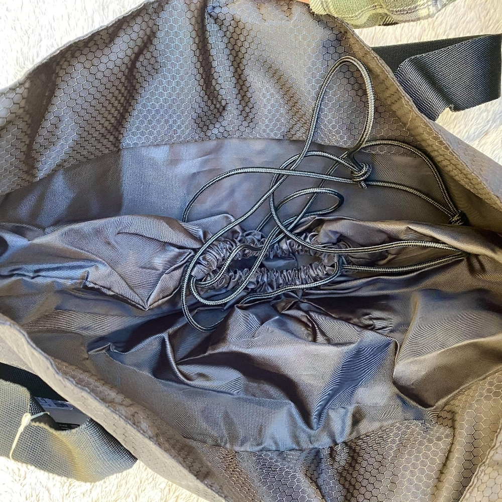 Large Reebok Drawstring Gym Tote - Picture 3 of 4